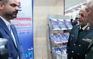 بازدید دستیار و مشاور عالی مقام معظم رهبری از غرفه پتروشیمی پردیس در همایش ملی اقتصاد دفاع