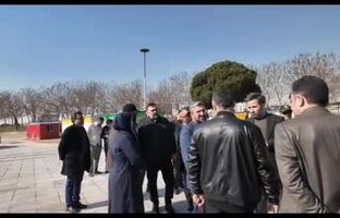 آماده‌سازی جایگاه سخنرانی رئیس جمهور و میهمانان خارجی به مناسبت روز ۲۲ بهمن