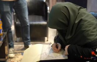 بازدید سخنگوی دولت از غرفه بانک ملی ایران در سی و ششمین نمایشگاه کتاب