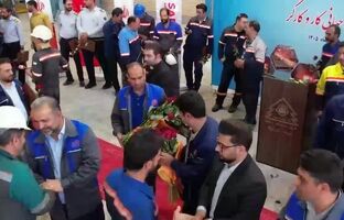  مراسم تجلیل از کارکنان نمونه شرکت صنایع آهن و فولاد سرمدابرکوه به مناسبت روز کار و کارگر
