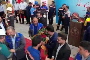  مراسم تجلیل از کارکنان نمونه شرکت صنایع آهن و فولاد سرمدابرکوه به مناسبت روز کار و کارگر